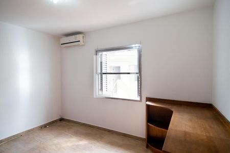 Quarto 2 de casa para alugar com 2 quartos, 180m² em Jardim Aeroporto, São Paulo