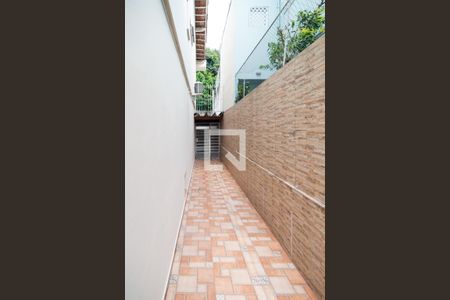 Casa para alugar com 180m², 2 quartos e 2 vagas Casa para alugar com 180m², 2 quartos e 2 vagasCorredor Lateral