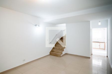 Sala de casa para alugar com 2 quartos, 180m² em Jardim Aeroporto, São Paulo