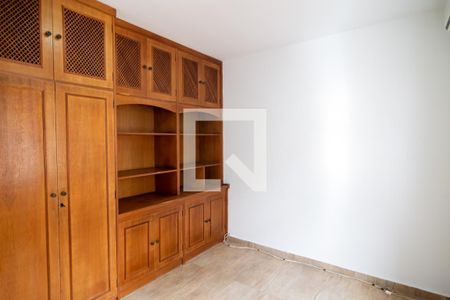 Quarto 2 de casa para alugar com 2 quartos, 180m² em Jardim Aeroporto, São Paulo