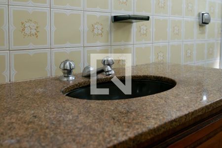 Casa para alugar com 180m², 2 quartos e 2 vagas Casa para alugar com 180m², 2 quartos e 2 vagasBanheiro Social