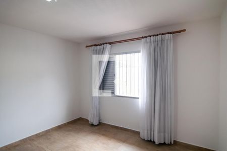 Quarto 1 de casa para alugar com 2 quartos, 180m² em Jardim Aeroporto, São Paulo