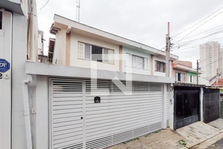 Casa para alugar com 180m², 2 quartos e 2 vagas Casa para alugar com 180m², 2 quartos e 2 vagasFachada