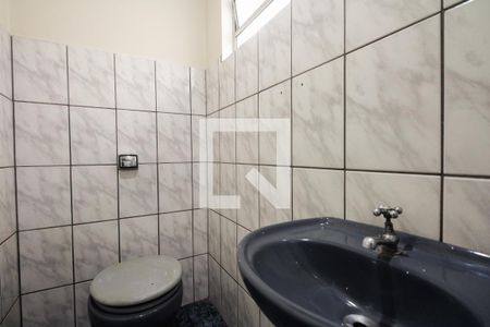 Casa à venda com 200m², 3 quartos e 3 vagas Casa à venda com 200m², 3 quartos e 3 vagasLavabo