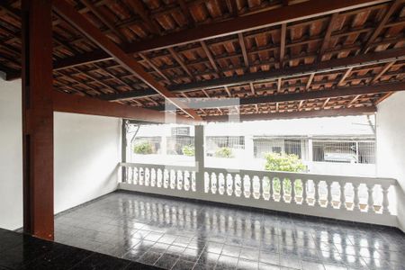 Casa à venda com 200m², 3 quartos e 3 vagas Casa à venda com 200m², 3 quartos e 3 vagasVaranda Quarto 1 e Quarto 2