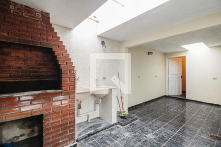 Casa à venda com 200m², 3 quartos e 3 vagas Casa à venda com 200m², 3 quartos e 3 vagasChurrasqueira