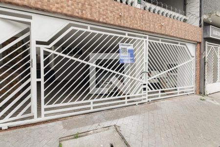 Casa à venda com 200m², 3 quartos e 3 vagas Casa à venda com 200m², 3 quartos e 3 vagasFachada