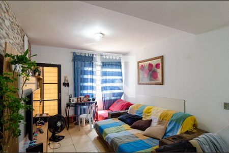 Sala de casa de condomínio para alugar com 2 quartos, 57m² em Vila Campestre, São Paulo