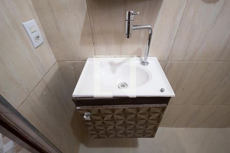 Banheiro de casa para alugar com 2 quartos, 70m² em Bandeiras, Osasco