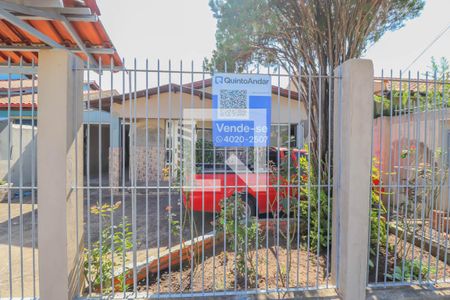 Casa à venda com 220m², 2 quartos e 2 vagas Casa à venda com 220m², 2 quartos e 2 vagasFachada