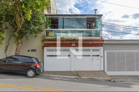 Casa à venda com 230m², 3 quartos e 2 vagasFachada