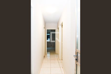 Corredor de apartamento para alugar com 3 quartos, 90m² em São João, Porto Alegre