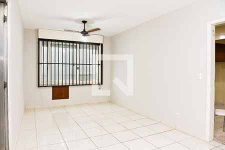 Sala de apartamento para alugar com 3 quartos, 90m² em São João, Porto Alegre