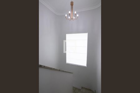 Casa à venda com 189m², 3 quartos e 2 vagasEscada