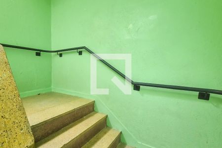 Apartamento à venda com 60m², 3 quartos e sem vaga Apartamento à venda com 60m², 3 quartos e sem vagaEscada