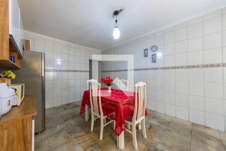 Casa à venda com 325m², 4 quartos e 8 vagasCozinha 