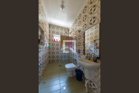 Casa à venda com 325m², 4 quartos e 8 vagasSuíte banheiro 