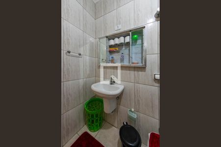 Casa à venda com 325m², 4 quartos e 8 vagasBanheiro 