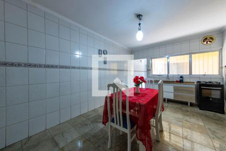 Casa à venda com 325m², 4 quartos e 8 vagasCozinha 