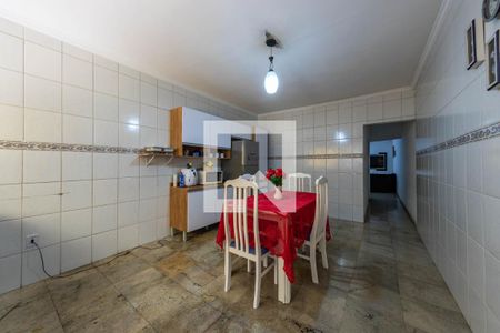 Casa à venda com 325m², 4 quartos e 8 vagasCozinha 