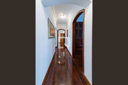 Casa à venda com 240m², 3 quartos e 5 vagasCorredor