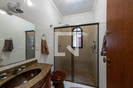 Casa à venda com 240m², 3 quartos e 5 vagasBanheiro social