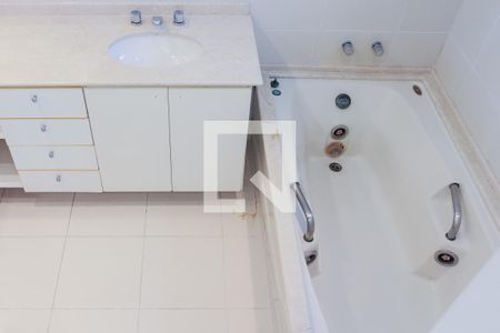 Casa à venda com 500m², 4 quartos e 2 vagasBanheiro da Suíte 4