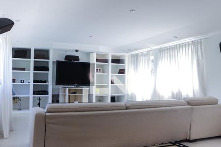 Sala de TV de casa à venda com 4 quartos, 500m² em Barra da Tijuca, Rio de Janeiro