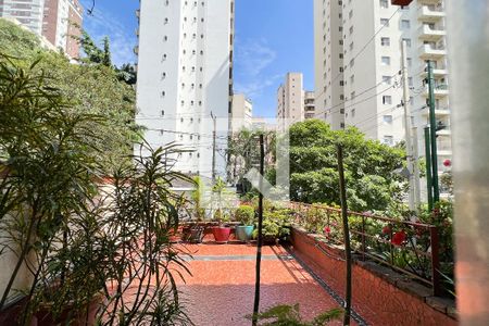 Vista de casa à venda com 3 quartos, 150m² em Indianópolis, São Paulo