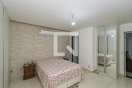 Casa à venda com 250m², 4 quartos e 2 vagasQuarto 3 Suíte Master