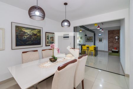 Sala de casa à venda com 4 quartos, 250m² em Olaria, Rio de Janeiro