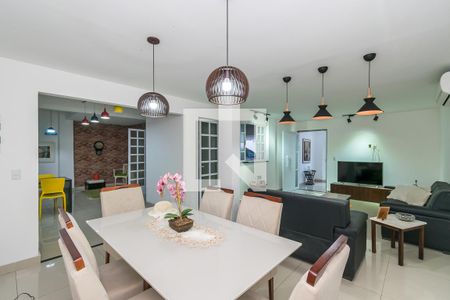 Sala de casa à venda com 4 quartos, 250m² em Olaria, Rio de Janeiro