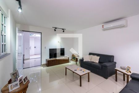 Sala de casa à venda com 4 quartos, 250m² em Olaria, Rio de Janeiro