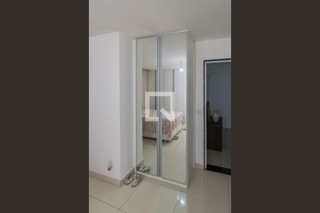 Casa à venda com 250m², 4 quartos e 2 vagasQuarto 3 Suíte Master - Armários