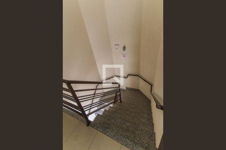Casa de condomínio à venda com 50m², 2 quartos e 1 vagaEscada