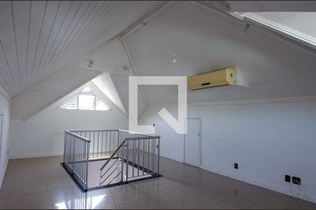 Casa de condomínio para alugar com 250m², 5 quartos e 3 vagas