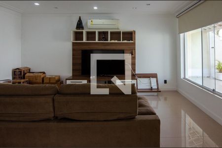 Sala de casa de condomínio para alugar com 5 quartos, 250m² em Recreio dos Bandeirantes, Rio de Janeiro