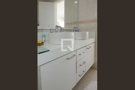 Casa de condomínio para alugar com 250m², 5 quartos e 3 vagas Casa de condomínio para alugar com 250m², 5 quartos e 3 vagasBanheiro
