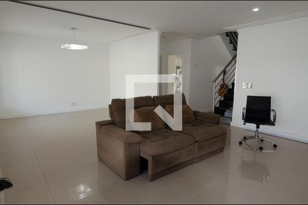 Sala de casa de condomínio para alugar com 5 quartos, 250m² em Recreio dos Bandeirantes, Rio de Janeiro