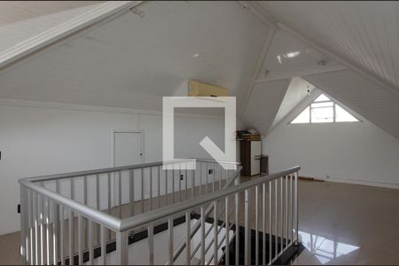Casa de condomínio para alugar com 250m², 5 quartos e 3 vagas