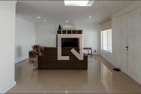 Sala de casa de condomínio para alugar com 5 quartos, 250m² em Recreio dos Bandeirantes, Rio de Janeiro