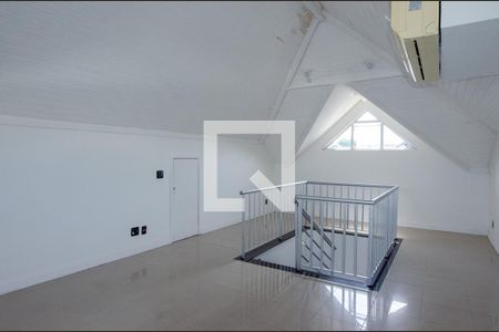 Casa de condomínio para alugar com 250m², 5 quartos e 3 vagas