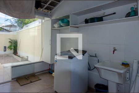 Casa de condomínio para alugar com 250m², 5 quartos e 3 vagas Casa de condomínio para alugar com 250m², 5 quartos e 3 vagasÁrea de serviço