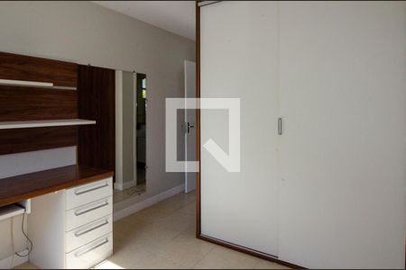 Casa de condomínio para alugar com 250m², 5 quartos e 3 vagas Casa de condomínio para alugar com 250m², 5 quartos e 3 vagasQuarto