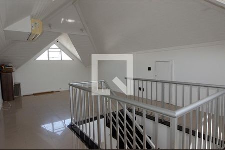Casa de condomínio para alugar com 250m², 5 quartos e 3 vagas