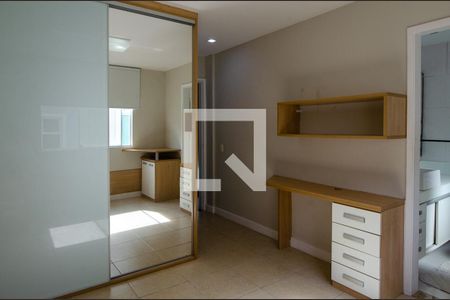 Casa de condomínio para alugar com 250m², 5 quartos e 3 vagas Casa de condomínio para alugar com 250m², 5 quartos e 3 vagasQuarto