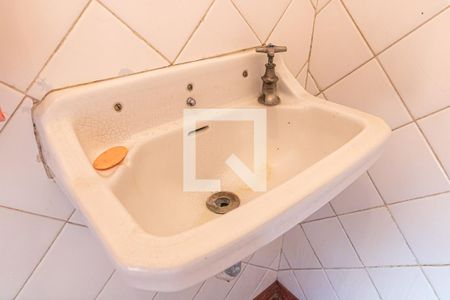 Casa à venda com 80m², 2 quartos e 3 vagas Casa à venda com 80m², 2 quartos e 3 vagasBanheiro Externo
