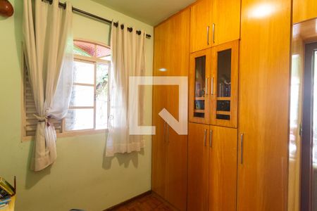 Casa à venda com 337m², 3 quartos e 3 vagasQuarto 2