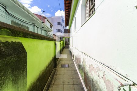 Casa à venda com 337m², 3 quartos e 3 vagasCorredor de Acesso Lateral