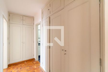 Apartamento para alugar com 215m², 3 quartos e 2 vagas Apartamento para alugar com 215m², 3 quartos e 2 vagasCloset do Quarto 1 - Suíte